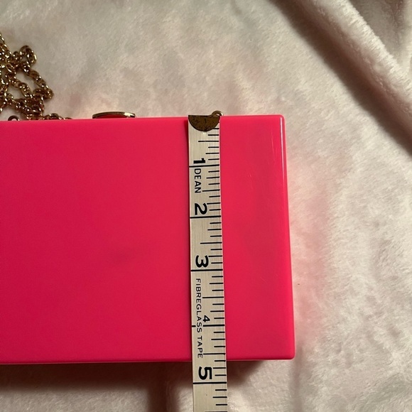 NWOT Vibrant pink hard plastic clutch with chain strap - Picture 6 of 7